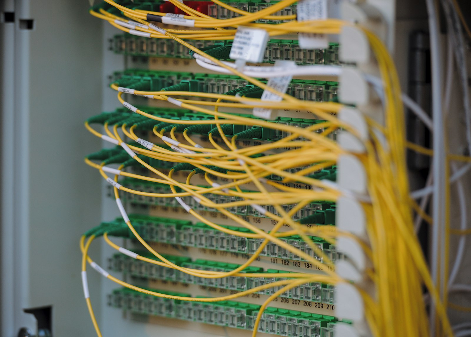 Fibre-optic cabling in a data centre